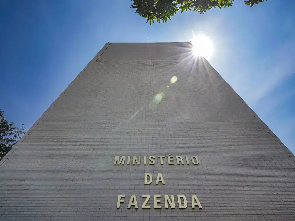 Tesouro mantém leilão de NTN-B e mercado segue atento a possível intervenção