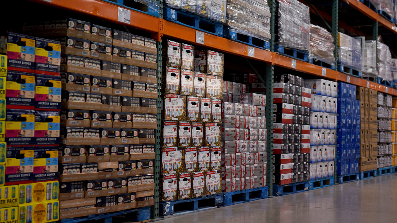 Costco encerra parceria com cervejaria artesanal e retira rótulos Kirkland premiados das prateleiras