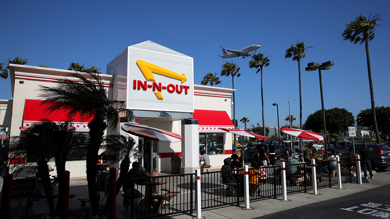 Culver City cogita banir novos drive-thrus e expõe risco regulatório para redes de fast-food