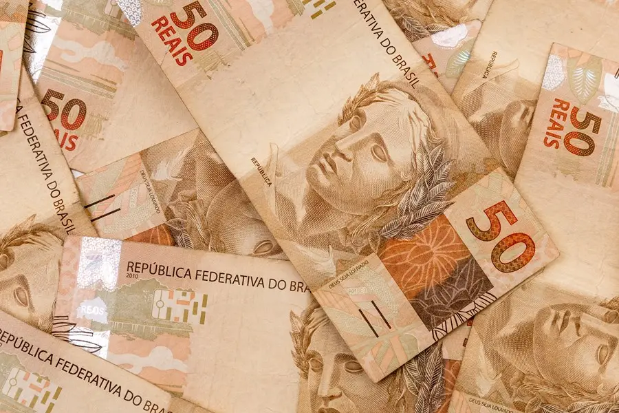 Governo volta a sinalizar imposto sobre LCI e LCA; simulação mostra o efeito no bolso do investidor
