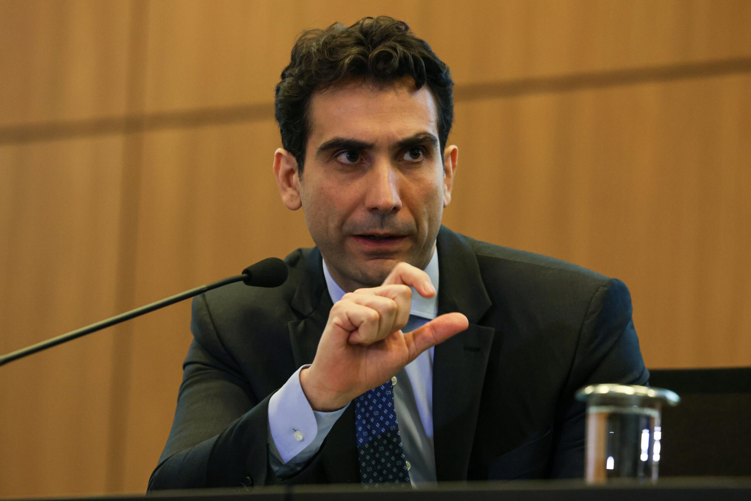 Galípolo rebate críticas dos EUA e diz que Pix fortalece, não ameaça, mercado de pagamentos