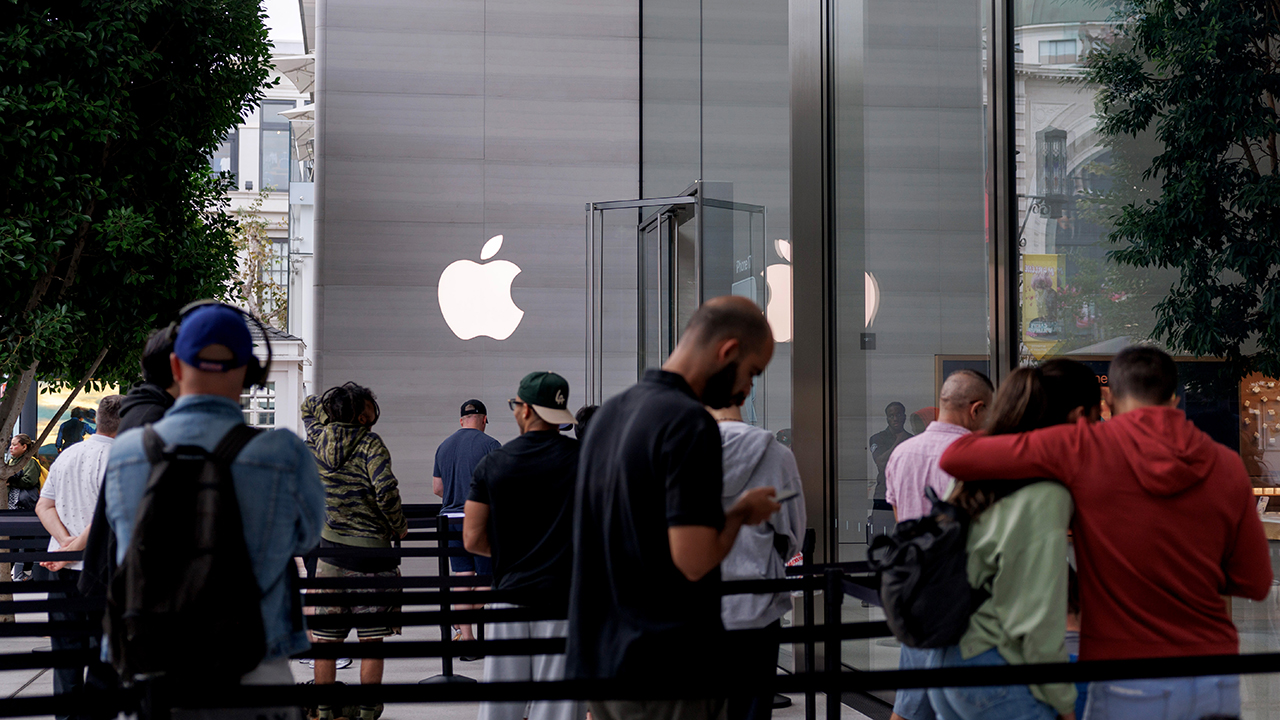 Apple desbanca Nvidia por instantes e reacende debate sobre lucros com IA
