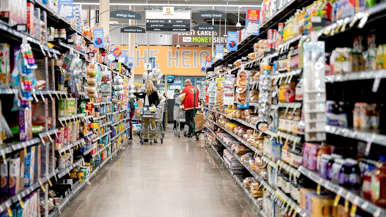 Kroger lidera guerra de preços nos EUA e pressiona Walmart e Aldi na cesta básica