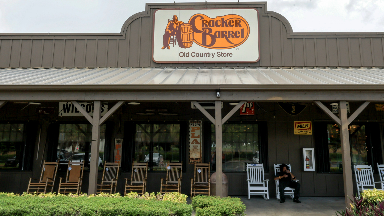 Cracker Barrel vende rede Maple Street e levanta US$ 77 milhões com imóveis para reduzir dívida