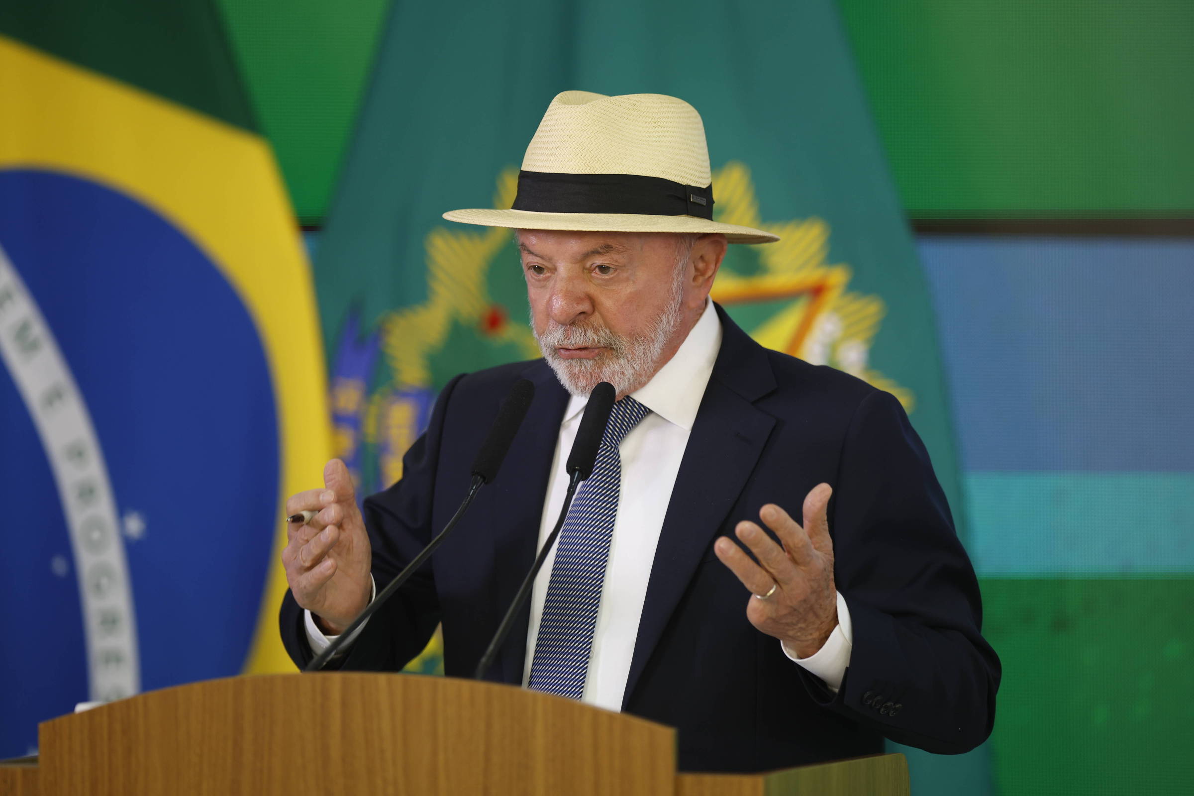 EUA podem elevar tarifa sobre produtos brasileiros a 37,5%; governo aciona plano de socorro às exportadoras