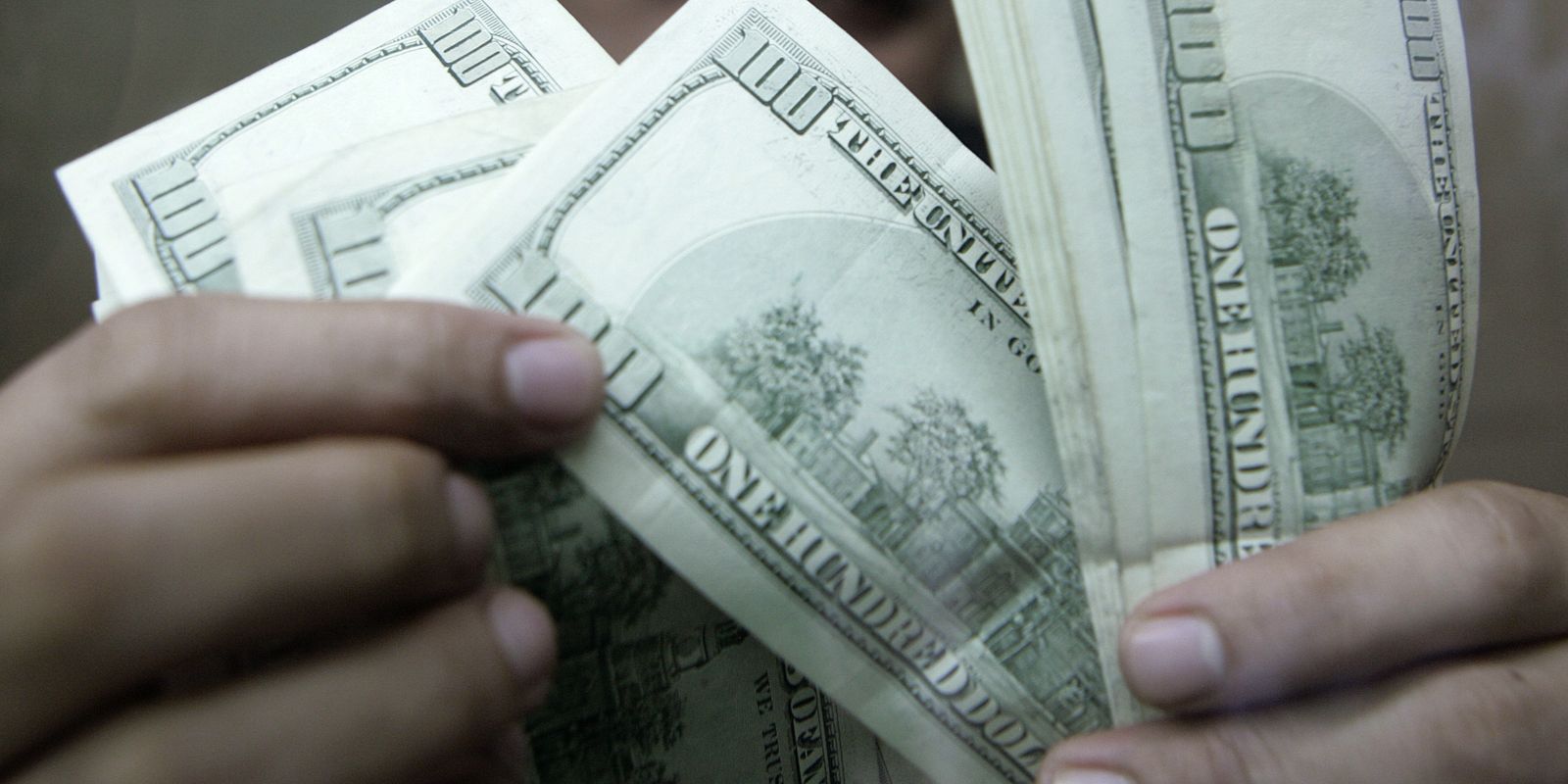 Dólar sobe a R$ 5,196 após Fed sinalizar possível alta de juros em setembro