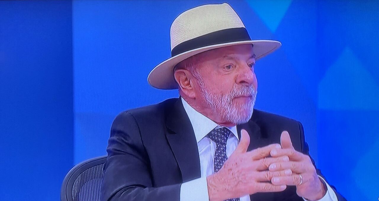 Lula diz que filho e ex-chefe de gabinete terão de responder se cometeram irregularidades