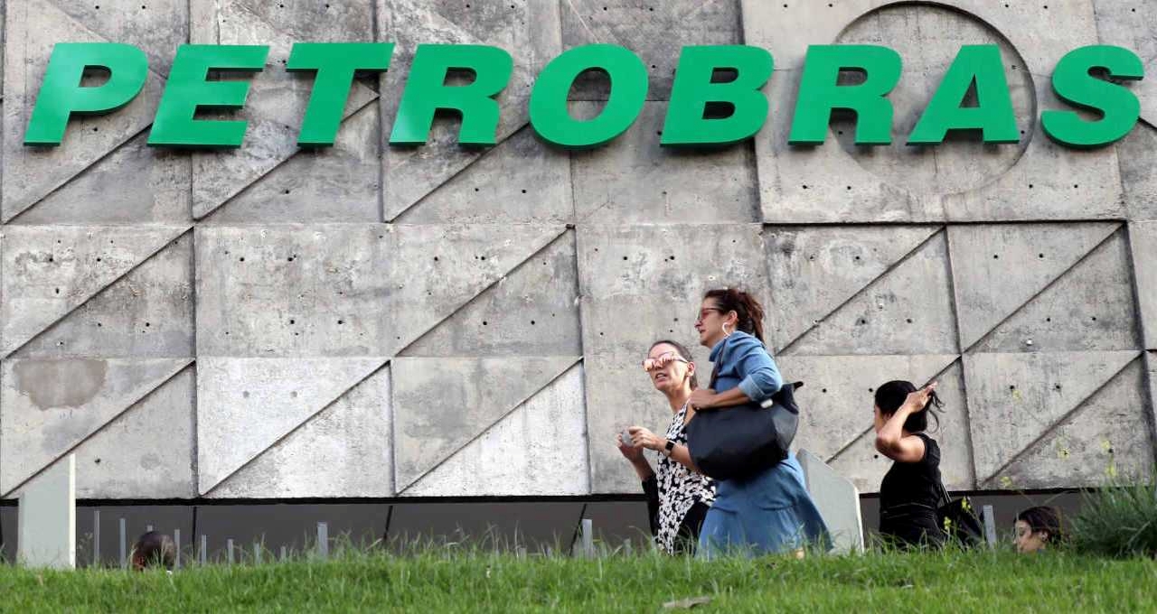 Petrobras (PETR4) lucra R$ 52,4 bilhões no 2T26 e supera estimativas