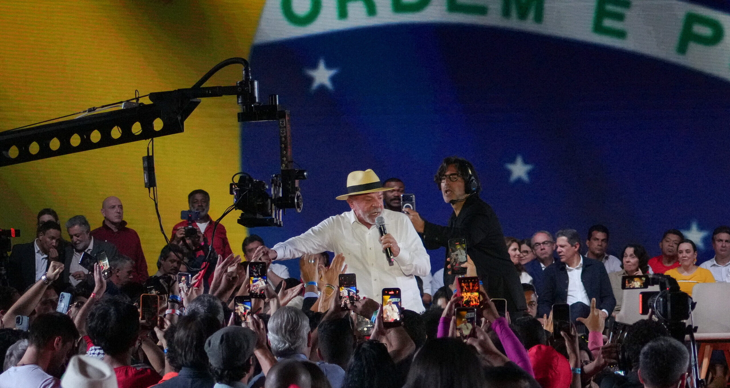Lula diz que presidente deve ser amigo do povo, não de Vorcaro
