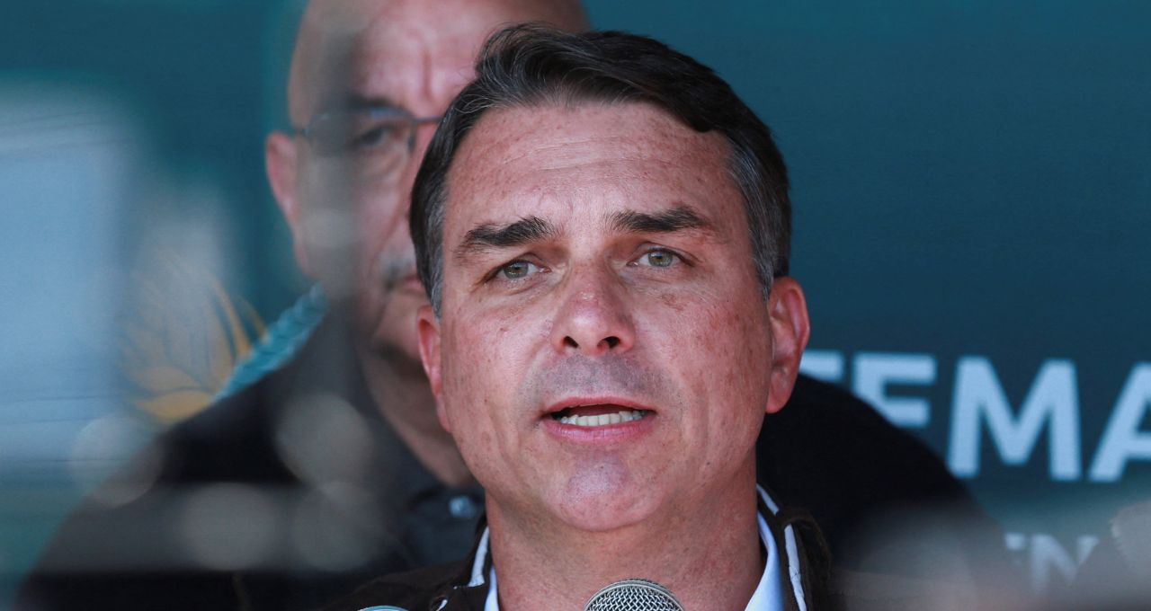 Flávio associa Lula a Moraes em ato na Paulista e promete recuperar credibilidade do Judiciário