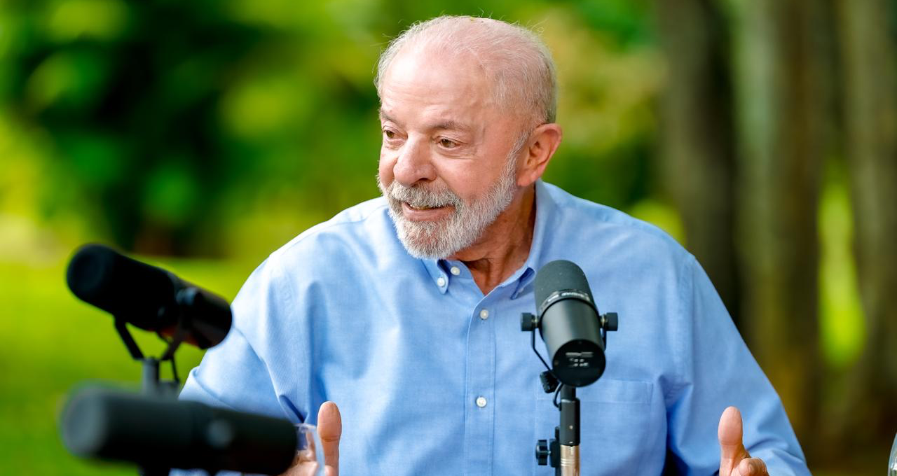 Lula acusa Flávio de ligação com milicianos e diz que senador tem “relação amorosa” com Vorcaro