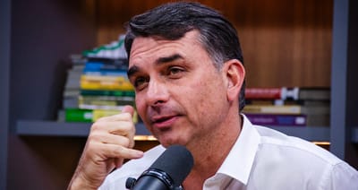 Entrevista de Flávio Bolsonaro à Globo é acompanhada por panelaços em capitais