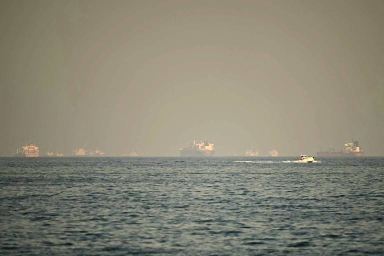 Ataques ao Irã imobilizam 150 petroleiros no Golfo Pérsico - Imagem do artigo original