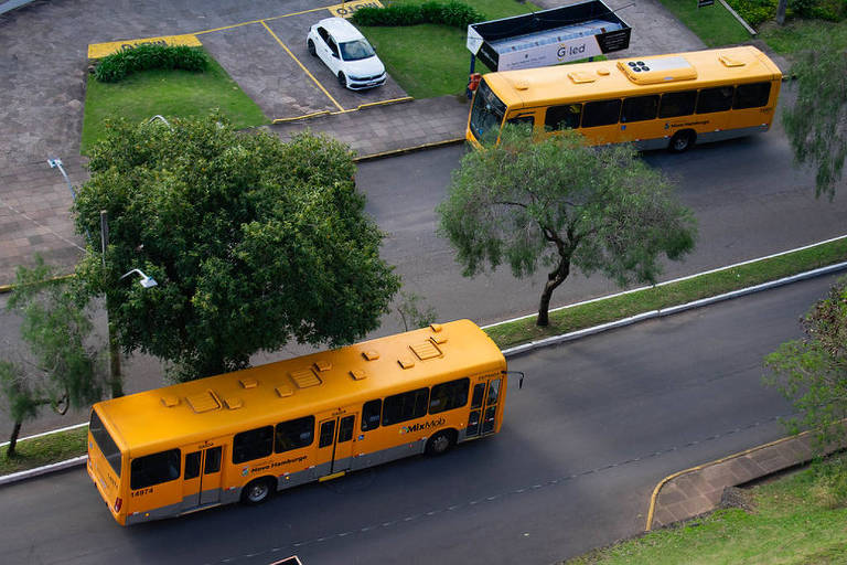 Falta de diesel leva 142 municípios gaúchos a cortar serviços, aponta Famurs - Imagem do artigo original