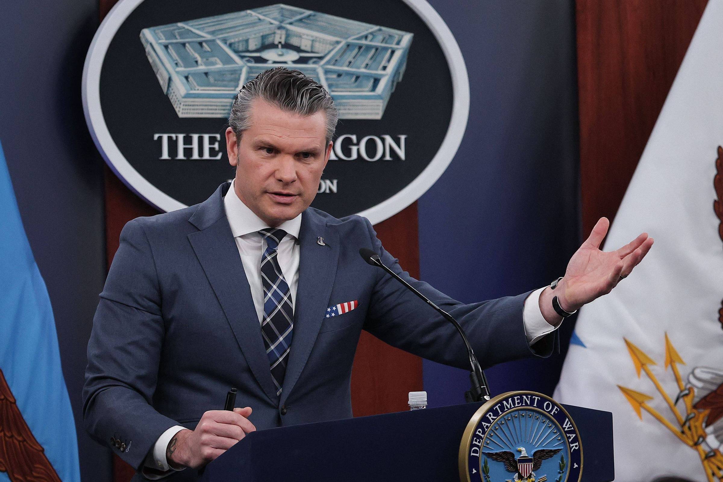 Corretor de Pete Hegseth tentou investir em ETF de defesa semanas antes de ataque ao Irã - Imagem do artigo