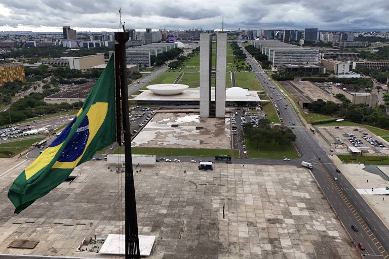 Renda média no Distrito Federal atinge R$ 6,3 mil e supera em mais de 100% a de 14 estados - Imagem do artigo original