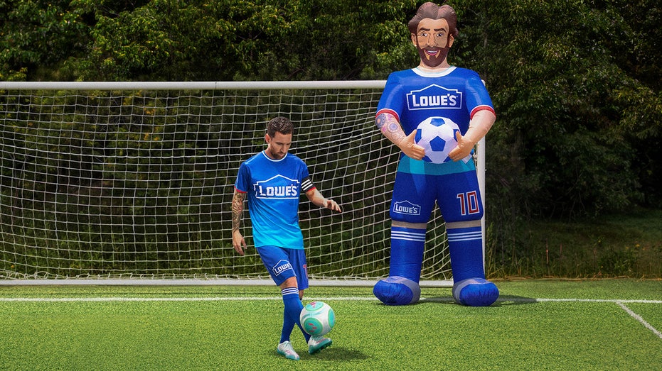 Lowe’s aposta em Lionel Messi e inflável gigante para turbinar programa de fidelidade antes da Copa de 2026 - Imagem do artigo original