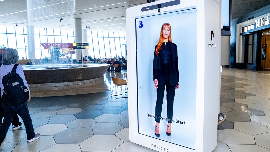Holograma com IA estreia no Aeroporto LaGuardia e reforça corrida por tecnologia nos terminais - Imagem do artigo original