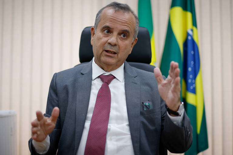 Flávio Bolsonaro quer adiar reforma tributária por um ano e reacende debate fiscal - Imagem do artigo original