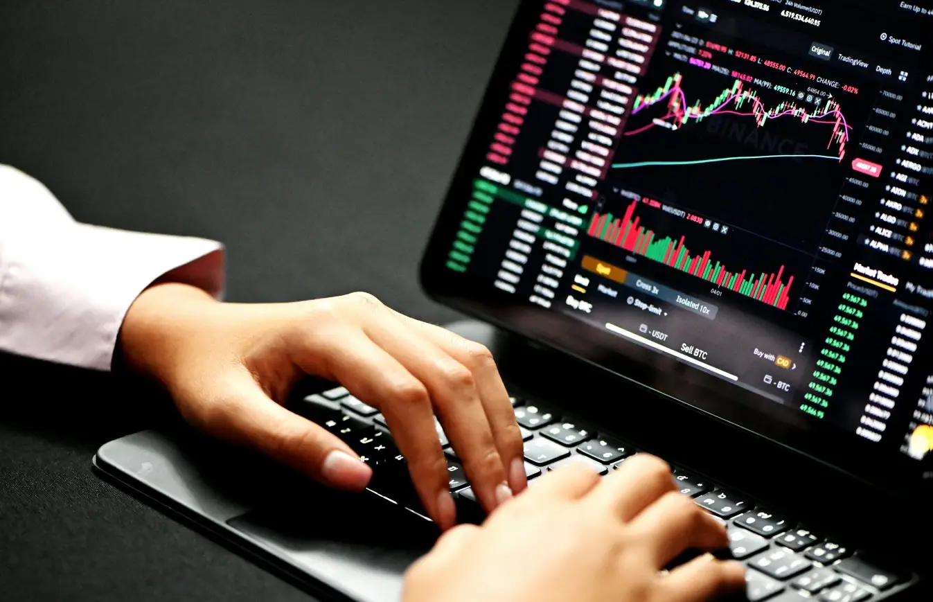 ETFs de renda fixa ganham espaço ao escapar do come-cotas e já reúnem R$ 50 bilhões - Imagem do artigo