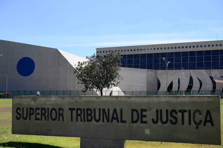 Justiça impõe freio ao consignado do INSS e expõe novas frentes de risco para bancos e aposentados - Imagem do artigo original
