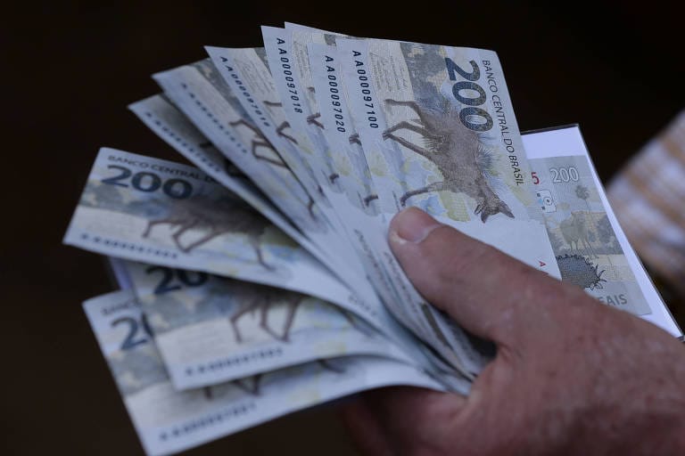 Crédito das famílias volta a disparar e acende alerta de “boom-bust” no consumo brasileiro - Imagem do artigo original