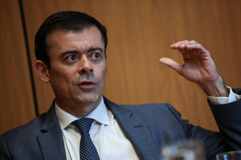 Juro real dos títulos do Tesouro supera 8% e Fazenda sinaliza possível intervenção - Imagem do artigo original
