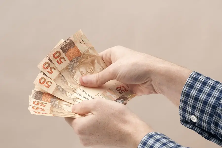 Investidores correm para travar juros: veja as 10 aplicações de renda fixa preferidas de bancos e corretoras - Imagem do artigo