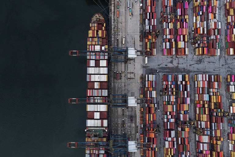 Tarifa extra dos EUA pressiona exportações brasileiras e acende alerta para investidores - Imagem do artigo original