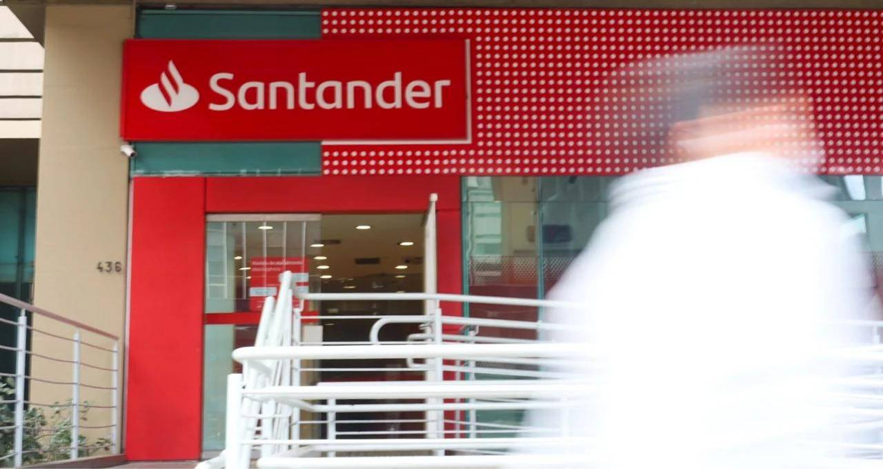 Santander registra lucro de R$ 3,7 bi no 2º trimestre, frustra projeções e ação recua na B3 - Imagem do artigo original