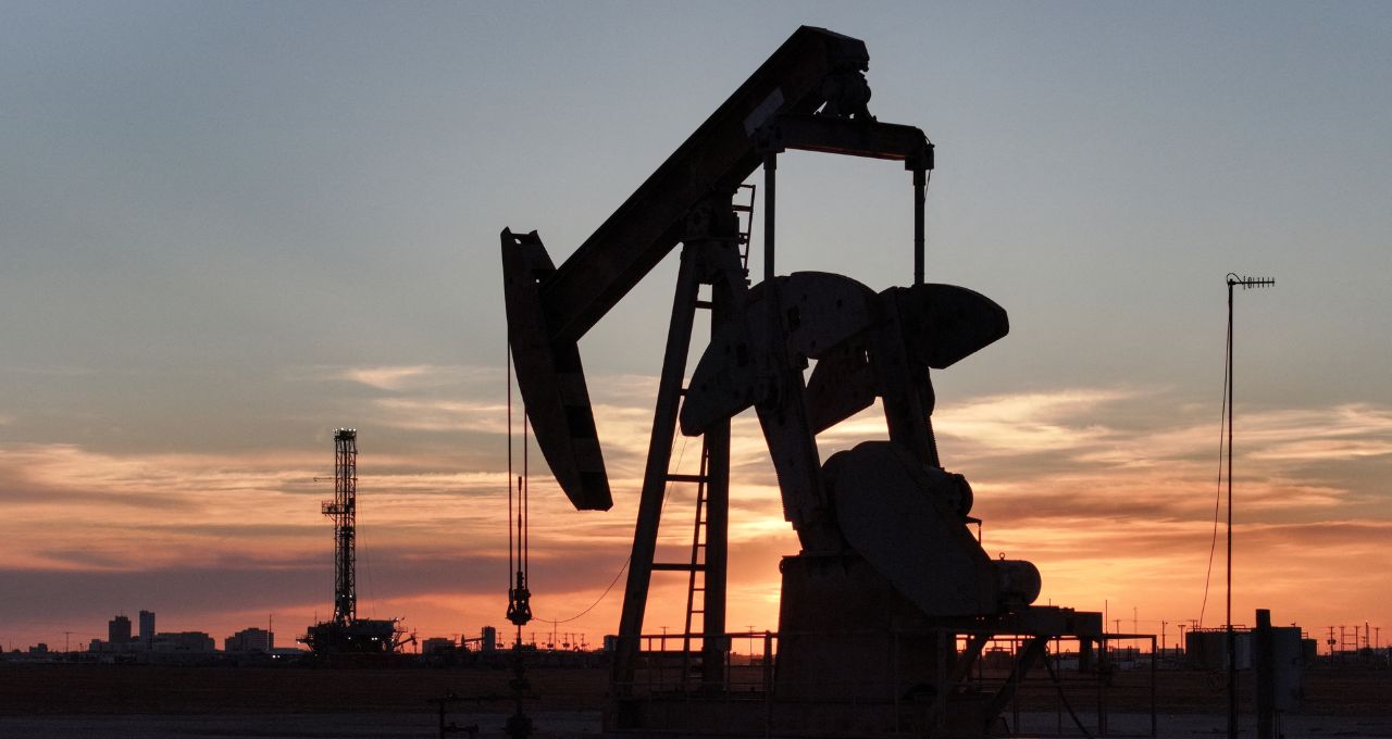 Preços do petróleo recuam para menor patamar em três semanas diante de incertezas econômicas nos EUA e na China