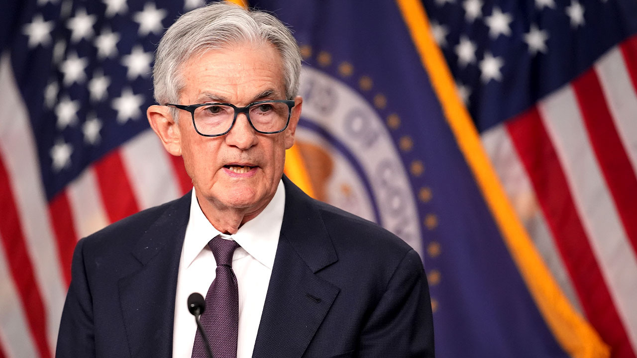 Fed mantém juros entre 4,25% e 4,5% pela quinta reunião consecutiva