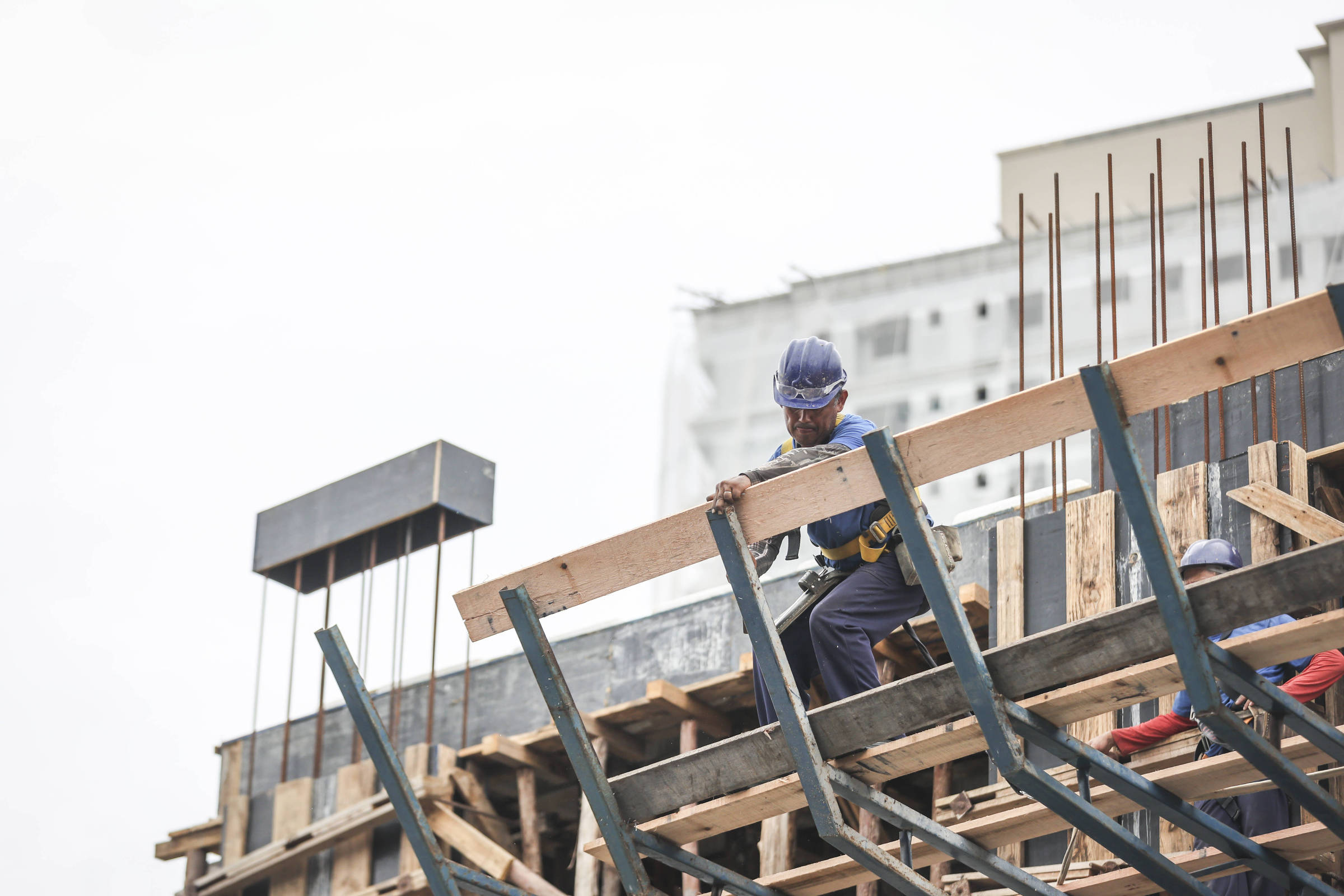 Desemprego recua a 5,8% no trimestre até junho e atinge menor patamar desde 2012