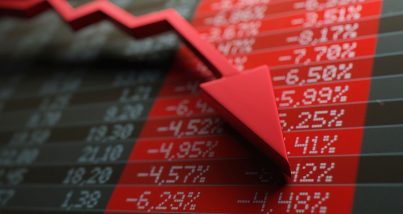 Ibovespa recua 0,68% após Copom e tensão com tarifas de Trump; dólar encerra a R$ 5,60