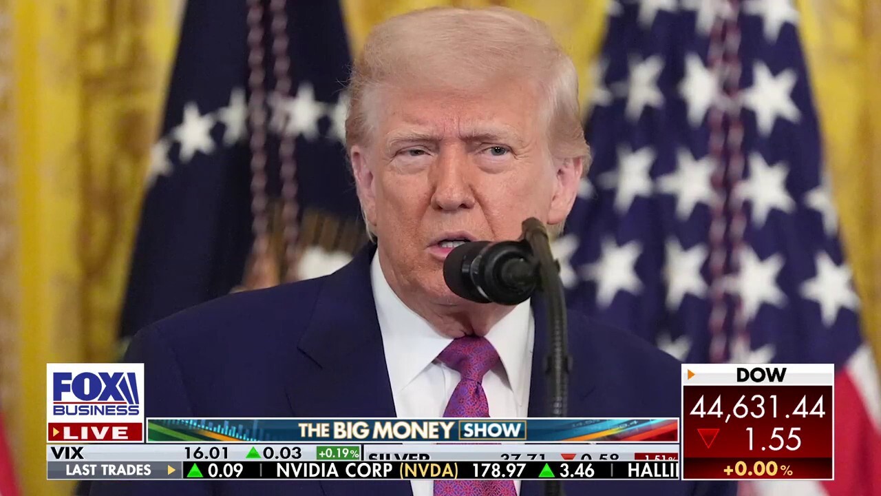 Trump eleva tarifa sobre produtos canadenses para 35% e redefine taxas para diversos países