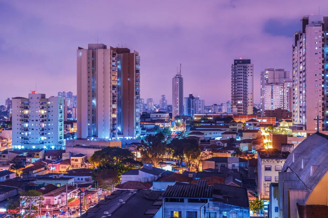 Selic a 15% pressiona fundos imobiliários, mas expectativa de corte em 2026 anima parte do mercado