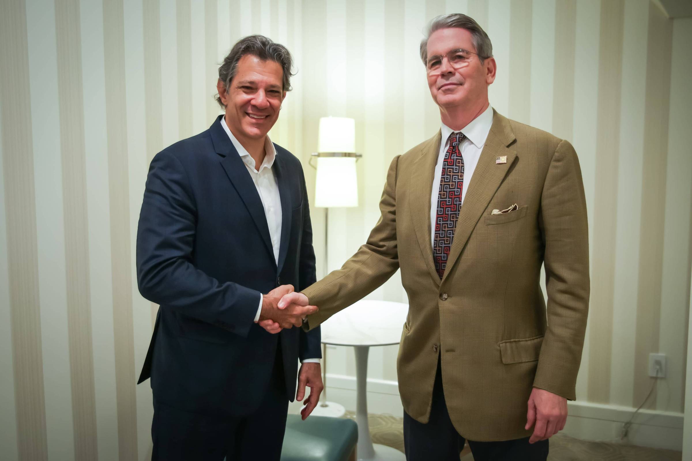 Haddad intensifica acenos à Casa Branca após tarifa de 50% imposta por Trump