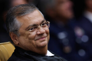Aposentados e entidades defendem decisão de Flávio Dino contra penduricalhos no Judiciário