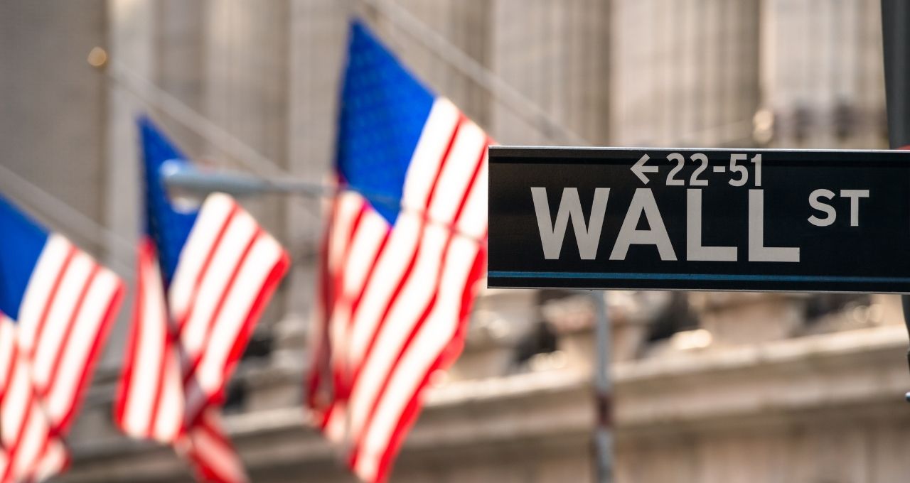 Wall Street recua com petróleo acima de US$ 100 e S&P 500 renova mínima de 2026 - Imagem do artigo original