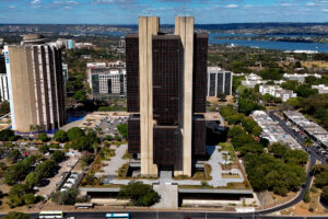 Banco Central encontra indícios de vantagens ilegais obtidas por servidores no caso Banco Master