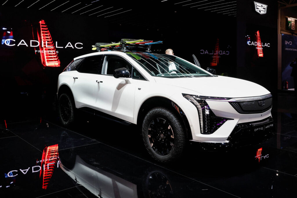 [Dificuldades e desafios] GM traz Cadillac ao Brasil; vendas dos SUVs elétricos começam em 2026