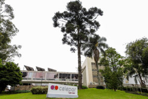 Pedido de vista de Zanin mantém suspensa privatização da Celepar no STF