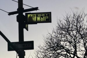 Bolsas de Nova York recuam com escalada da guerra no Irã e temor de estagflação