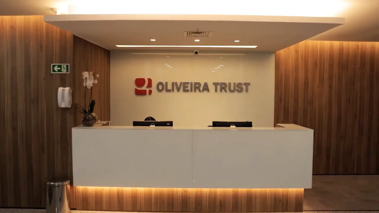 Selic elevada empurra empresas para crédito privado e impulsiona recorde da Oliveira Trust