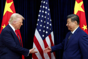 EUA e China retomam negociações econômicas em Paris antes de encontro Trump-Xi