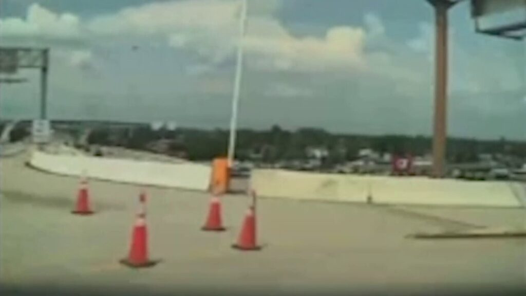 [Criptomoedas] Motorista processa Tesla após Cybertruck quase cair de viaduto com piloto automático, diz ação