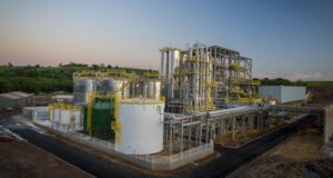 Produção industrial avança 0,9% em fevereiro e fica acima do consenso de mercado