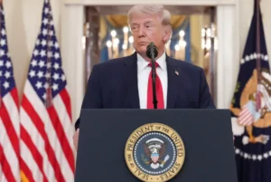 Plataforma da XP oferece CDBs a até 14,69% ao ano; juros futuros recuam após fala de Trump sobre Irã