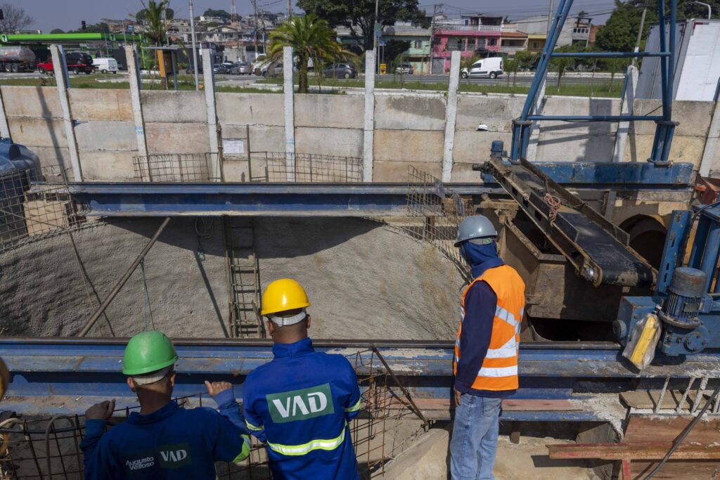 [Mercado Financeiro] Colunista ressalta que renda mínima precisa ser acompanhada de infraestrutura para superar a escassez