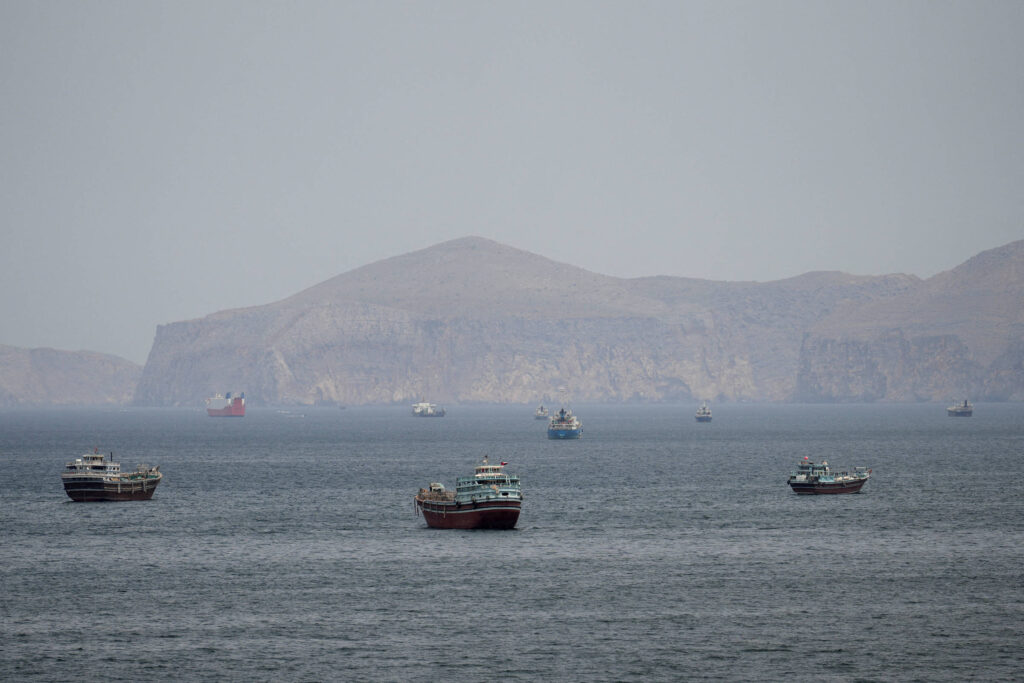 [Mercado Financeiro] Petroleiros usam brechas temporárias e rotas alternativas para deixar o golfo sob cerco iraniano